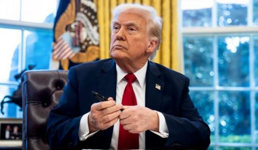 Aprobación de Donald Trump a los 100 días es la más baja para un presidente en 70 años
