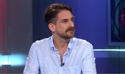 "No tengo el mismo conflicto que otros compañeros del FA": Winter reabre debate sobre uso de corbata y toma distancia de Boric
