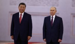 Xi y Putin estrechan relaciones con firma de acuerdo en Moscú "para una nueva era"
