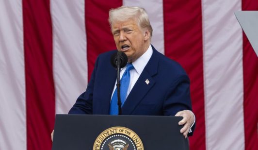 Trump suspende citas para visas de estudiantes extranjeros y revisarán redes sociales de postulantes