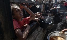 Drones israelíes hieren a 20 gazatíes cuando se desplazaban a buscar comida: Uno se encuentra en estado crítico