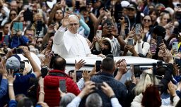 Papa León XIV recuerda a Francisco a un mes de su muerte: “Él nos acompaña desde el Cielo”