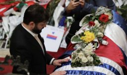 Boric asistió a velorio de José "Pepe" Mujica: 100 mil personas despidieron al expresidente uruguayo