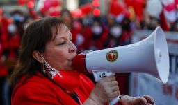 Colegio de Matronas reciben apoyo de gremios de salud contra decreto que limita su labor profesional