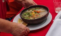 Caldillo de congrio se instala entre las mejores sopas marinas del mundo según Taste Atlas