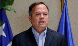 Senador Walker respalda a rectora Devés y anuncia indicación para que universidades puedan controlar equipos