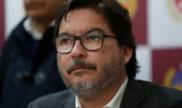 Exministro comunista Marcos Barraza aparece en listado de Contraloría por viajar al extranjero con licencia médica