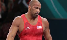 Yasmani Acosta gana el Premio Nacional del Deporte 2024 y recibe millonario reconocimiento del Estado
