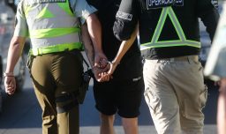 Desalojan casa que albergaba fiestas swingers VIP en Vitacura: Eran clandestinas y organizador fue detenido