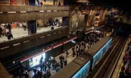 Problemas en Línea 1: Metro restablece servicio tras cierre por falla en Universidad de Chile