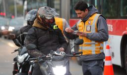 Restricción vehicular: ¿Qué vehículos no pueden circular este lunes 12 de mayo en Santiago?