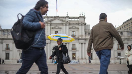Lluvia en la Región Metropolitana: Enel refuerza atención al cliente ante posibles cortes de luz