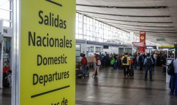 Empresario demanda al Aeropuerto de Santiago por $750 millones: Sufrió grave caída en silla de ruedas