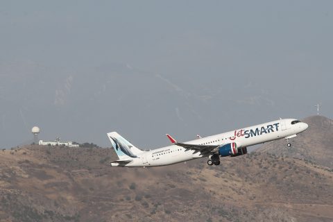 Aeropuerto de Santiago suspende nuevamente sus operaciones por peligro aviario