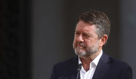 "No somos amigos": Gobernador Orrego descarta cercanía con Alberto Larraín tras polémica por Caso ProCultura