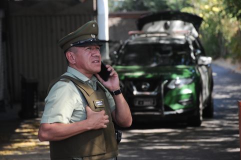 Cinco adolescentes detenidos tras robar un Mercedes en Macul y huir en contra del tránsito: Todos tenían antecedentes
