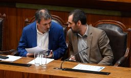 "Debieran poner a disposición el cargo": Parlamentarios piden renuncia de Grau y subsecretario Salas por entrega de datos falsos
