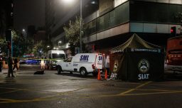 En pleno centro de Santiago: Dos mujeres fallecieron tras ser atropelladas por bus RED