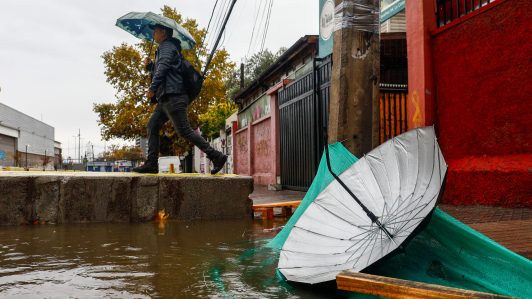 Cortes de luz en RM: ¿Cuántos sectores están afectados por las lluvias?