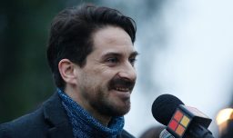 "Conectar con honestidad": Winter anuncia que EQUECO, productora de "Denominación de Origen", realizará su franja electoral