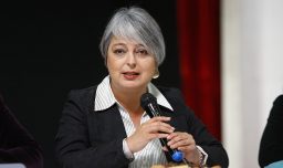 Jeannette Jara pide romper relaciones diplomáticas con Israel tras retiro de agregados militares chilenos