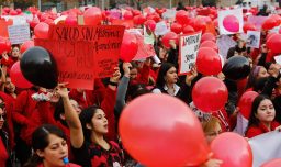 Matronas marchan por norma que reduce su campo laboral: “Estamos movilizadas y no dejaremos de estarlo hasta que sea derogada”