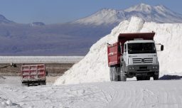 Duro golpe para plan de litio del Gobierno: Empresas chinas BYD y Tsingshan renuncian a proyectos que tenían en Chile