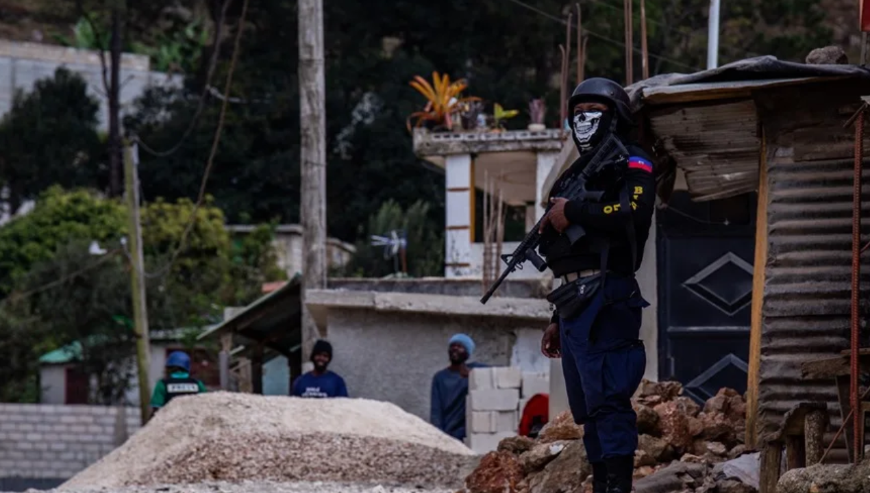 Mujer en Haití mata a 40 miembros de banda criminal con empanadas  envenenadas: Usó pesticida agrícola