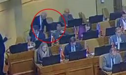 Así fue la supuesta agresión que denunció el diputado Meza por parte de Naranjo: Video muestra breve contacto