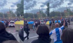 Conductor pierde el control y atropella a hinchas fuera del estadio en pleno clásico de Cataluña