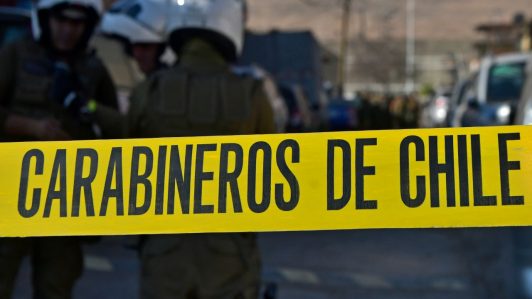 Camioneta fuera de control atropella a dos carabineros en pleno centro de Santiago
