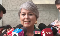 Jara reconoce cercanía con Barraza, pero asegura que exministro "deberá someterse al mismo estándar que el resto" por polémica de licencias