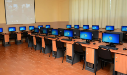 Echan a profesor en Temuco tras ser sorprendido usando computadores del colegio para minar criptomonedas
