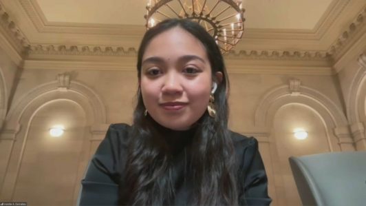 Hay incertidumbre pero la universidad "da la pelea": Chilena en Harvard y decreto de Trump por inscripción de alumnos extranjeros