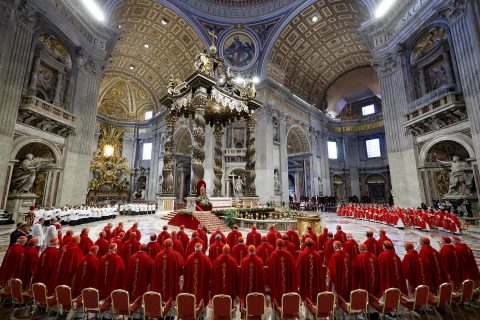 El cónclave despierta interés en las casas de apuestas: Parolin, Tagle y Zuppi lideran el ranking