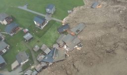 El desastre de Blatten: El pueblo suizo que fue sepultado por un "tsunami" de piedras y nieve