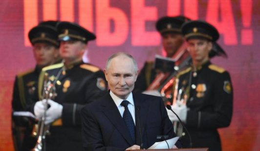 Putin exhibe el poderío bélico de Rusia en conmemoración de la victoria sobre la Alemania nazi