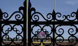 Harvard arremete: Universidad vuelve a denunciar a Trump tras prohibirle matricular a estudiantes extranjeros