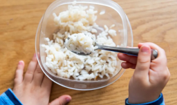Informe revela niveles peligrosamente altos de arsénico y cadmio en arroz comercial: ¿Qué se puede hacer?