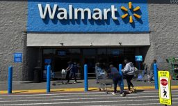 Donald Trump le dice a Walmart que debería "comerse" el costo de los aranceles