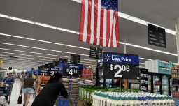La advertencia de Walmart, Target y otras empresas por el creciente boicot de consumidores en Estados Unidos