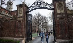 El Gobierno de Trump da marcha atrás con Harvard… al menos por un mes