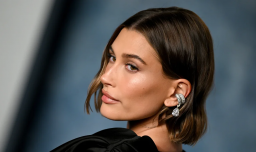 Elf Beauty apuesta en grande y compra Rhode, la marca de Hailey Bieber por mil millones de dólares