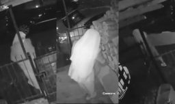 “¡Me robó una monja!”: Insólito delincuente disfrazado es captado sustrayendo madera desde una casa en Santa Juana