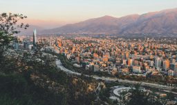 Santiago destaca en ranking mundial de ciudades globales de Oxford Economics