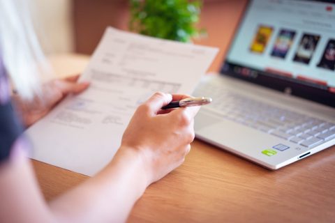 Sernac detecta que un 70% de las universidades, institutos y CFT no cumplen con la entrega gratuita de certificados