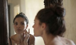 Heladas y piel sensible: ¿Cómo afecta el frío a la rosácea y cómo prevenirlo?