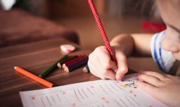 English Winter Camps 2025 para alumnos de enseñanza básica y media: ¿Cómo postular y cuáles son los requisitos?