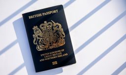 Un número récord de estadounidenses solicitó la nacionalidad británica desde que Trump asumió su segundo mandato