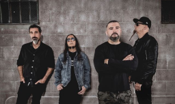 Ingreso de bengalas y vendedores de alcohol: Sernac oficia a Lotus por problemas de seguridad en show de System of a Down